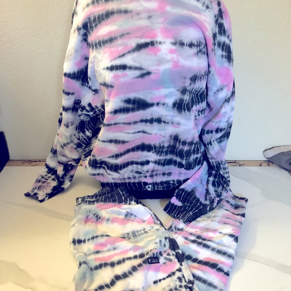 PINK camouflage sweatsuit